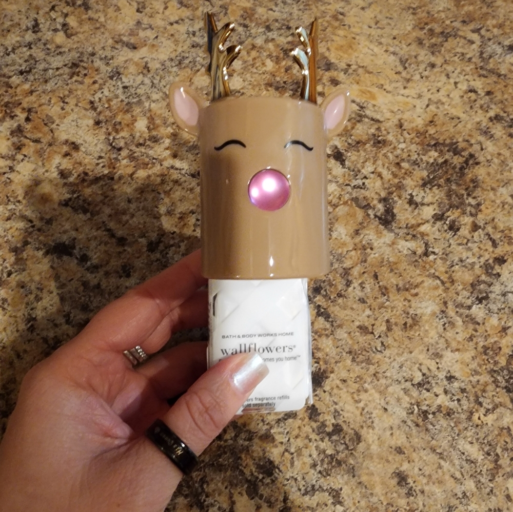 B&BW NWT reindeer wallflower plug.